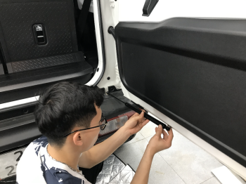 Ty hãm thủy lực cửa sau cho Suzuki Jimny